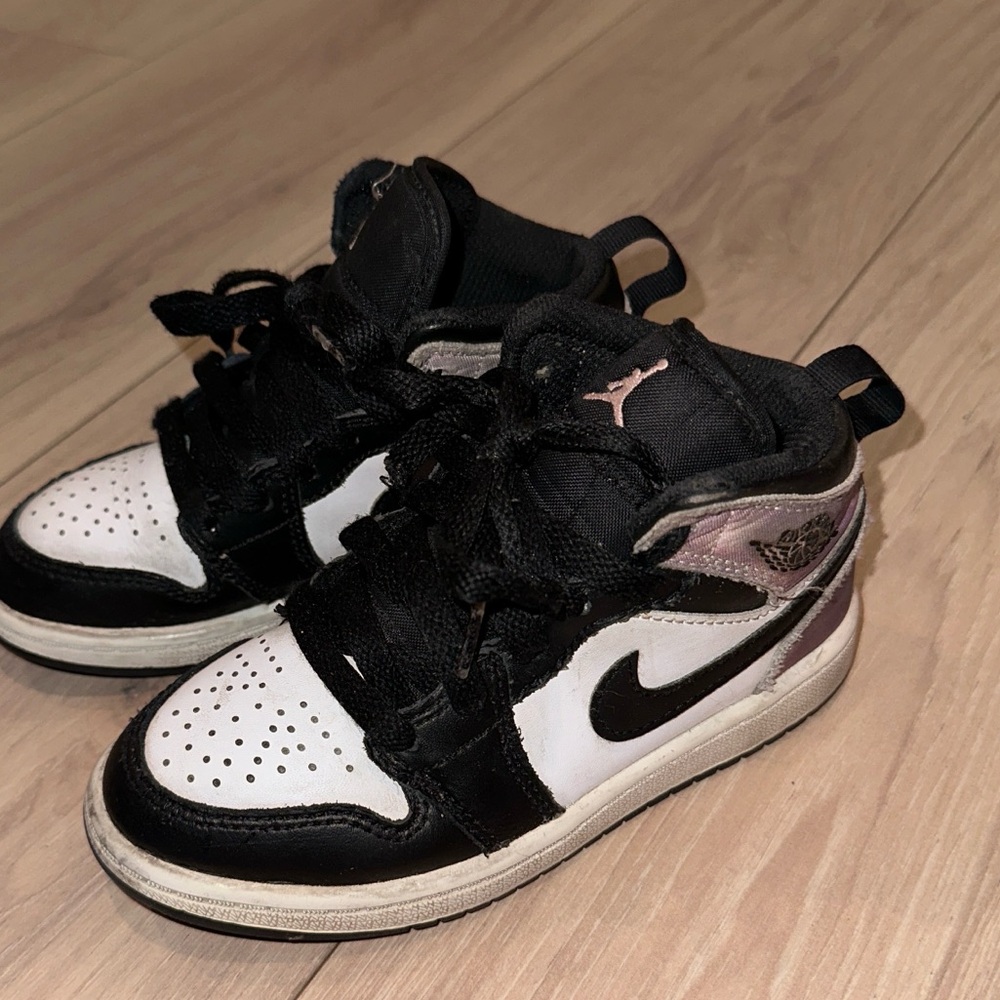 Jordan 1 KIDS Mid SE (Zen Master)11C Great condition. Soles not worn out.